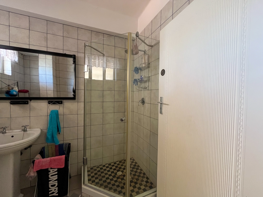 To Let 1 Bedroom Property for Rent in Sea Point Western Cape